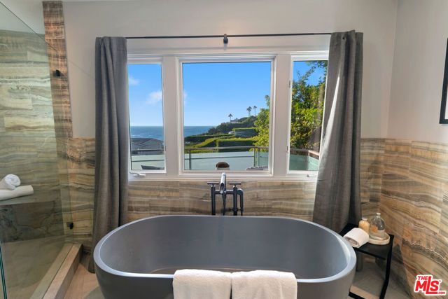 31558 Victoria Point Road, Malibu, CA 90265