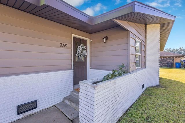 316 Linda, Bridge City, TX 77611