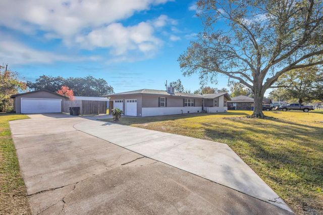 316 Linda, Bridge City, TX 77611