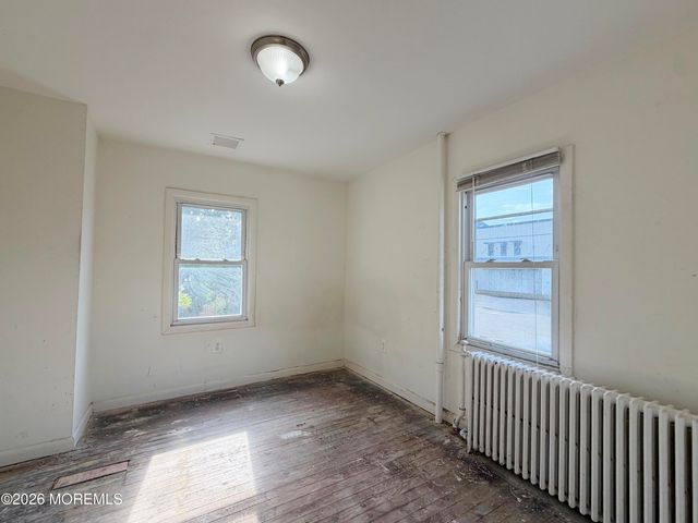 13 Willow Street, Red Bank, NJ 07701
