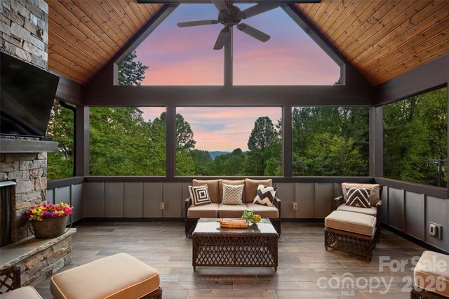 231 Tower Circle, Hendersonville, NC 28739