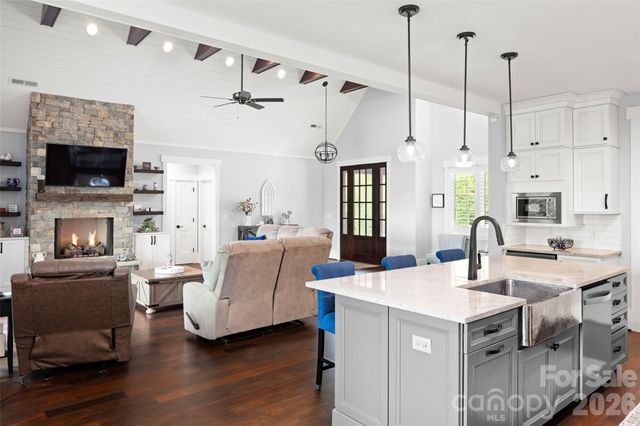 231 Tower Circle, Hendersonville, NC 28739