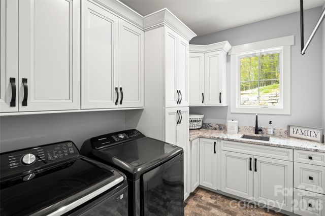 231 Tower Circle, Hendersonville, NC 28739