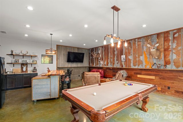 231 Tower Circle, Hendersonville, NC 28739