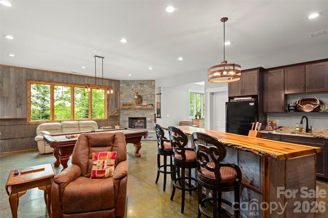 231 Tower Circle, Hendersonville, NC 28739