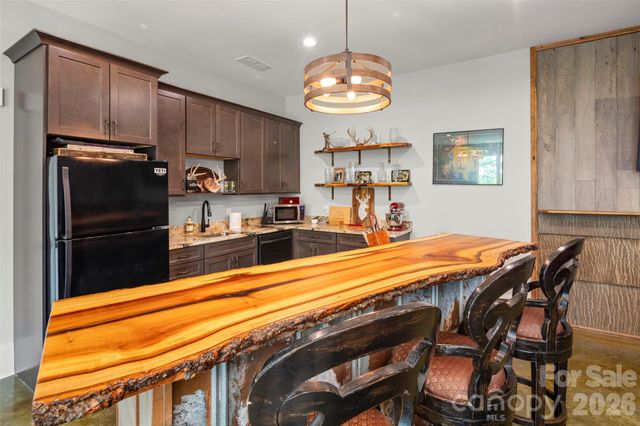231 Tower Circle, Hendersonville, NC 28739