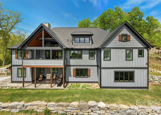231 Tower Circle, Hendersonville, NC 28739