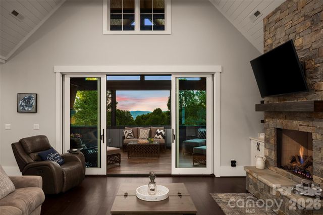 231 Tower Circle, Hendersonville, NC 28739