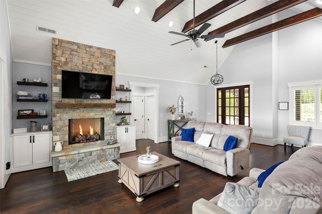 231 Tower Circle, Hendersonville, NC 28739