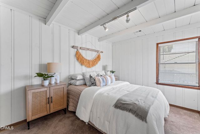 130 132 Virginia Drive, Ventura, CA 93003