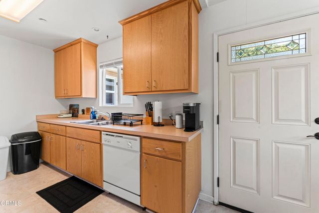 130 132 Virginia Drive, Ventura, CA 93003