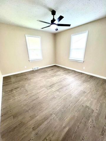 1607 N Kentwood Avenue, Springfield, MO 65803