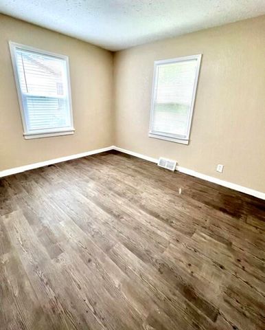 1607 N Kentwood Avenue, Springfield, MO 65803