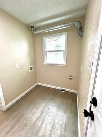 1607 N Kentwood Avenue, Springfield, MO 65803