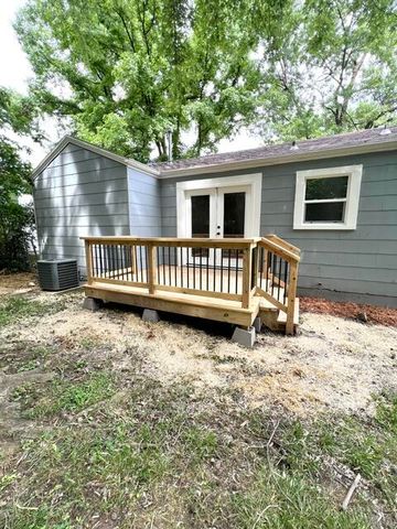 1607 N Kentwood Avenue, Springfield, MO 65803