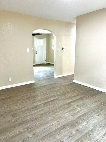 1607 N Kentwood Avenue, Springfield, MO 65803