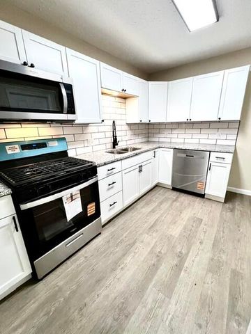 1607 N Kentwood Avenue, Springfield, MO 65803