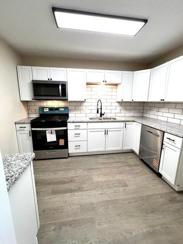 1607 N Kentwood Avenue, Springfield, MO 65803