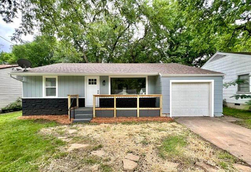 1607 N Kentwood Avenue, Springfield, MO 65803