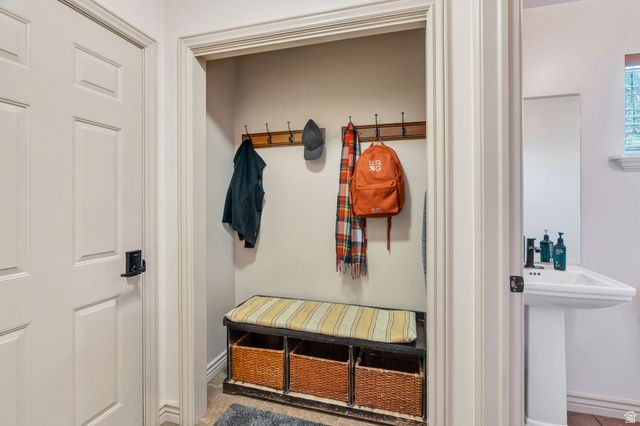 1052 S COVE DR, Springville, UT 84663