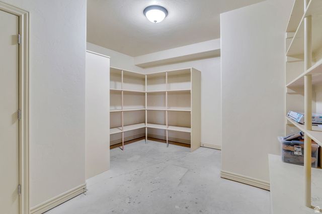 1052 S COVE DR, Springville, UT 84663