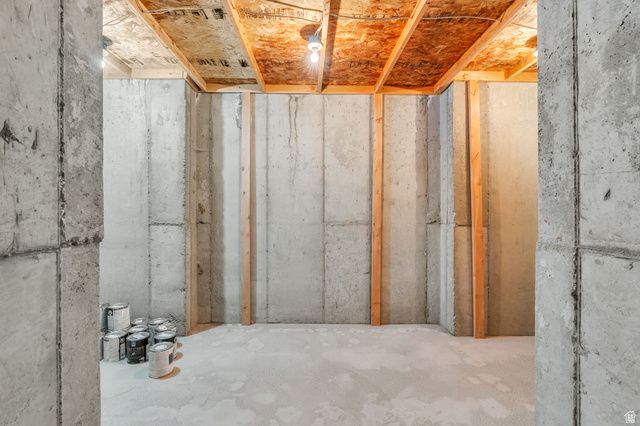 1052 S COVE DR, Springville, UT 84663