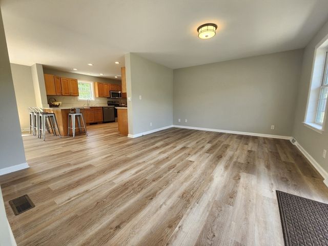 704 Brattleboro Rd, Bernardston, MA 01337