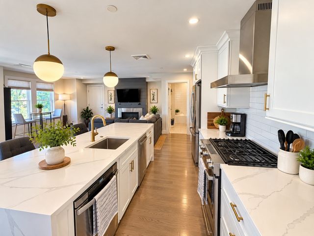 7 Saco Street 6, Boston, MA 02122