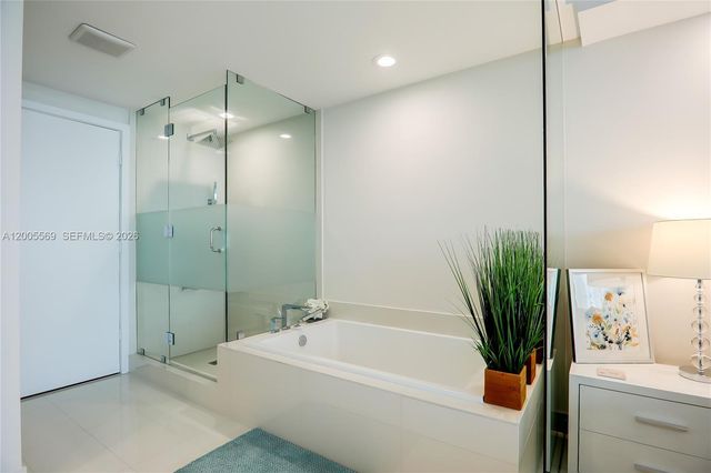 650 NE 32nd St 4105, Miami, FL 33137