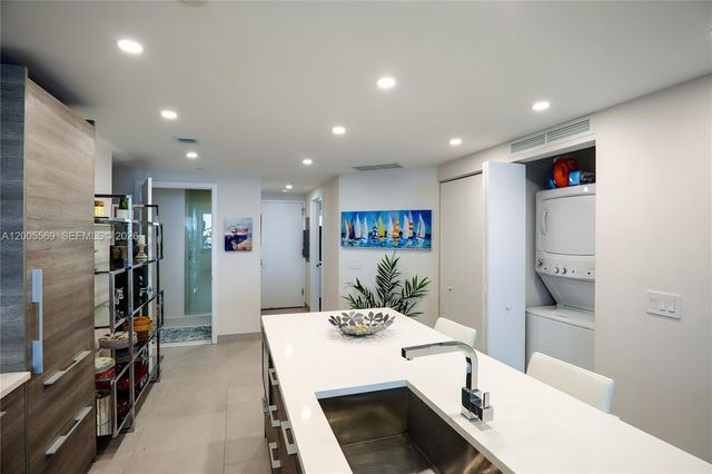 650 NE 32nd St 4105, Miami, FL 33137