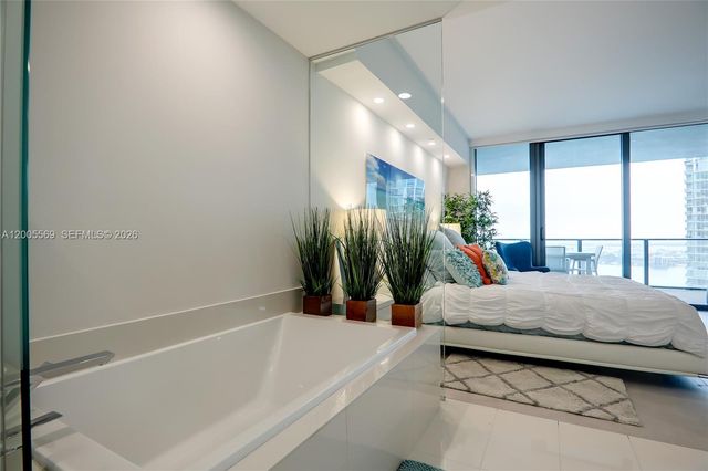 650 NE 32nd St 4105, Miami, FL 33137