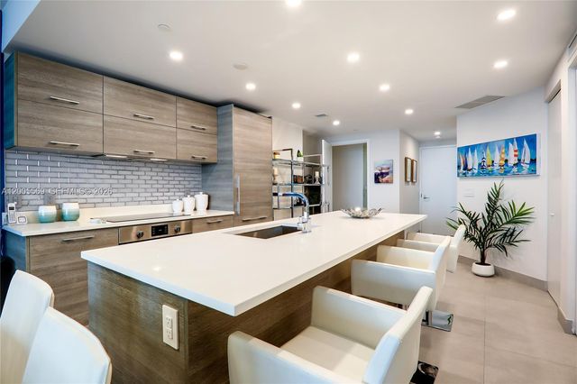 650 NE 32nd St 4105, Miami, FL 33137