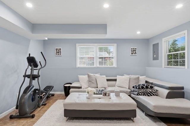 105 Lawrence St, Fall River, MA 02721
