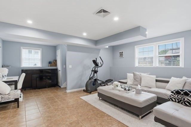 105 Lawrence St, Fall River, MA 02721