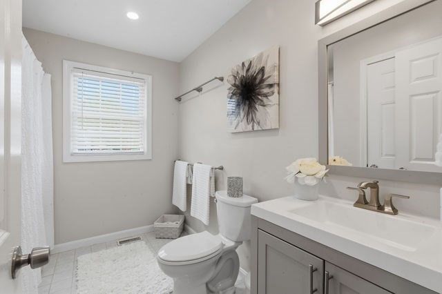 105 Lawrence St, Fall River, MA 02721