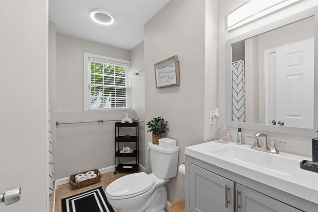 105 Lawrence St, Fall River, MA 02721