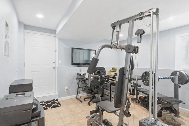 105 Lawrence St, Fall River, MA 02721