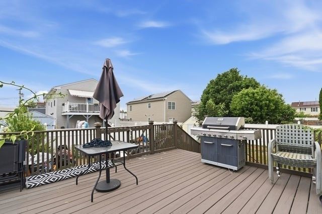 105 Lawrence St, Fall River, MA 02721