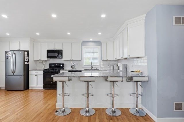 105 Lawrence St, Fall River, MA 02721
