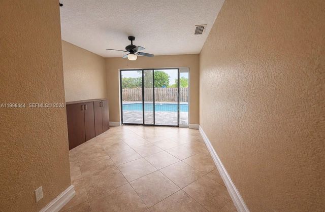 9900 NW 44th Ct, Sunrise, FL 33351