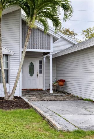 9900 NW 44th Ct, Sunrise, FL 33351