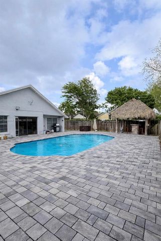 9900 NW 44th Ct, Sunrise, FL 33351