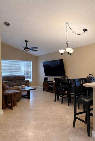 9900 NW 44th Ct, Sunrise, FL 33351