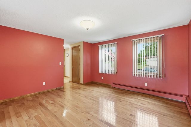 16 Matthew Dr, Easthampton, MA 01027