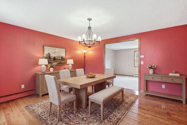 16 Matthew Dr, Easthampton, MA 01027