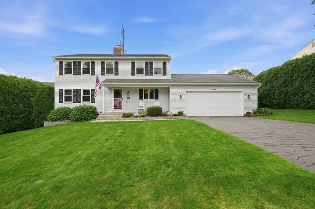 16 Matthew Dr, Easthampton, MA 01027