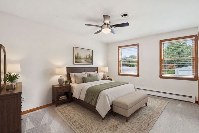 16 Matthew Dr, Easthampton, MA 01027