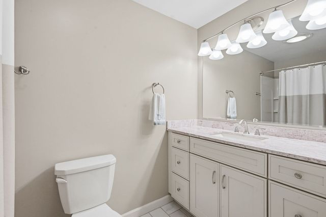 16 Matthew Dr, Easthampton, MA 01027