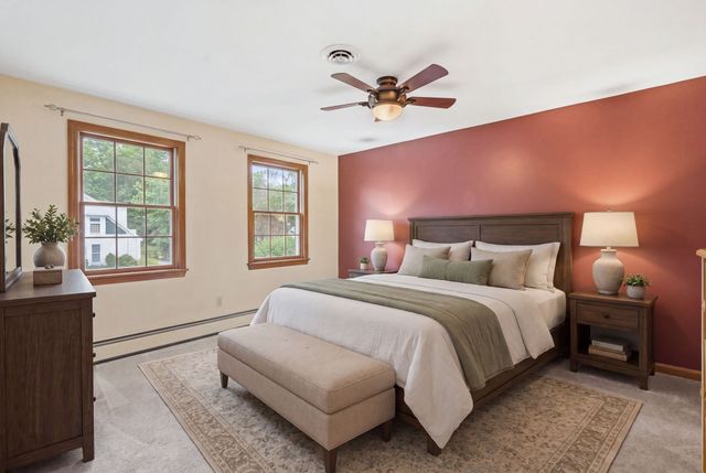 16 Matthew Dr, Easthampton, MA 01027