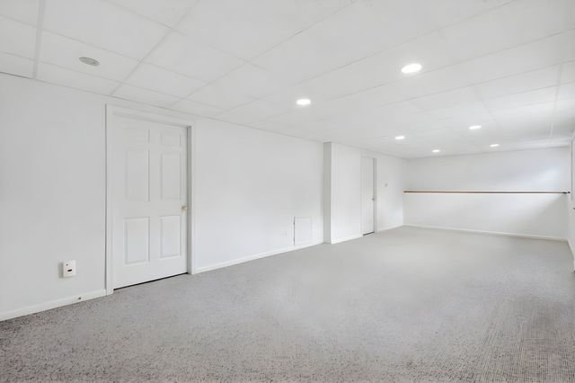 16 Matthew Dr, Easthampton, MA 01027